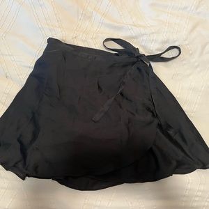 urban outfitters black mini wrap skirt size M